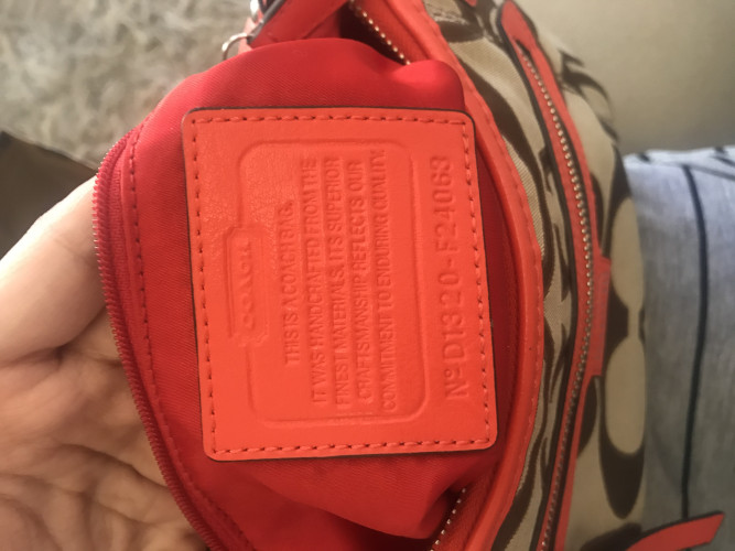 ExBrands- coach singture shoulder bag (COACH F24063)